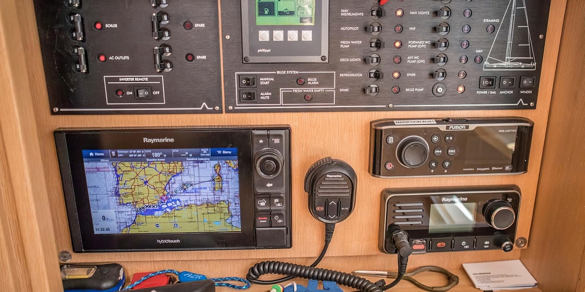 Продается парусная яхта AZUREE 41